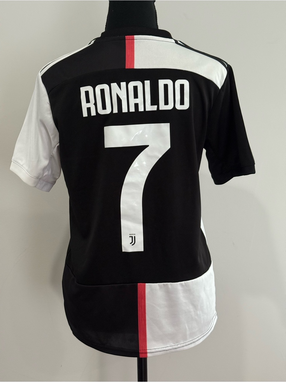 Juventus XS Black & White Number 7 Ronaldo Jersey 509